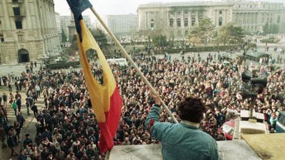 Românii continuã sã-şi comemoreze şi astãzi eroii revoluţiei anti-comuniste din decembrie 1989