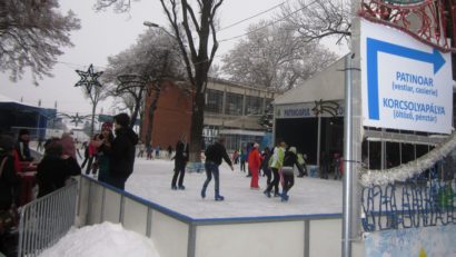 Lumea e mulţumită de patinoarul de la Tîrgu-Mureş, dar şi-ar dori să fie deschis şi cel acoperit