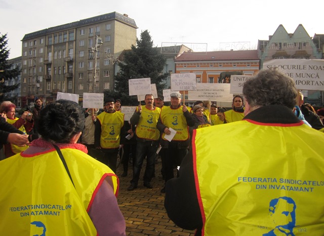 Femeile de serviciu, portarii şi şoferii din învăţământ vor creşterea salariilor Femeile de serviciu, portarii şi şoferii din învăţământ vor creşterea salariilor