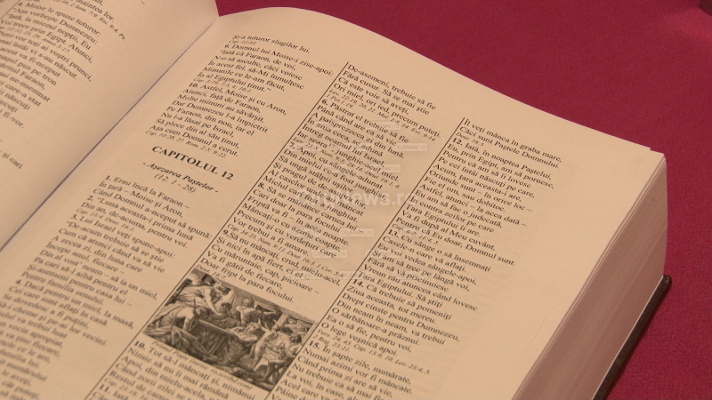 Un scriitor clujean a reuşit să pună în versuri întreaga Biblie Un scriitor clujean a reuşit să pună în versuri întreaga Biblie