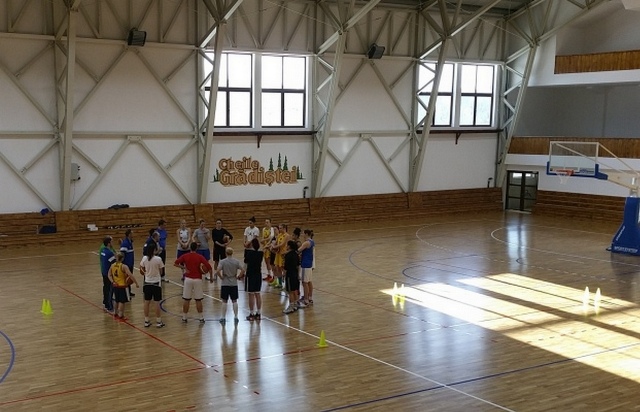 Naţionala de baschet senioare a României s-a pregătit la Cheile Grădiştei Naţionala de baschet senioare a României s-a pregătit la Cheile Grădiştei