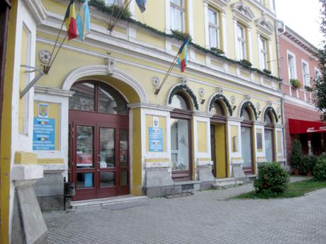 Imnul României cântat în faţa CJ Covasna Imnul României cântat în faţa CJ Covasna