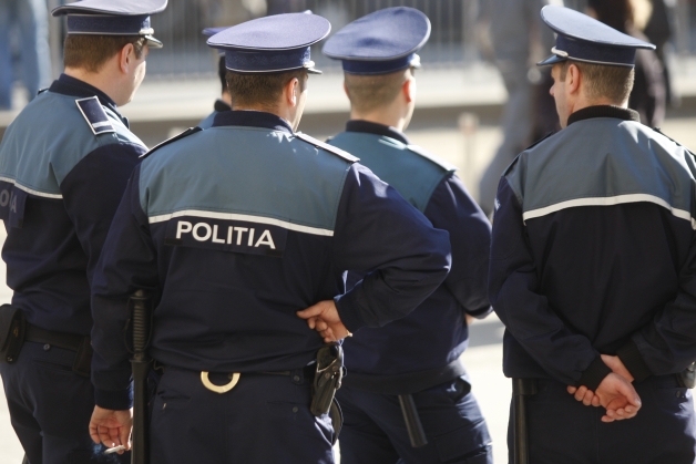 Peste 25.000 de angajaţi ai M.A.I. vor fi mobilizaţi în perioada sărbătorilor de iarnă Peste 25.000 de angajaţi ai M.A.I. vor fi mobilizaţi în perioada sărbătorilor de iarnă