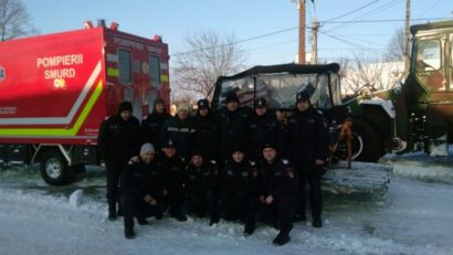 Pompierii mureşeni au plecat în Brăila şi Buzău să ajute la intervenţii în localităţile înzăpezite