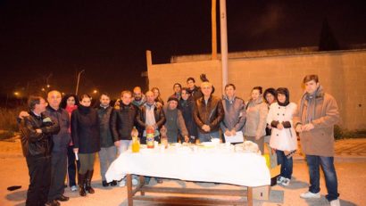FADERE A ÎMPĂRȚIT SARMALE ROMÂNILOR FĂRĂ ADĂPOST DIN MADRID