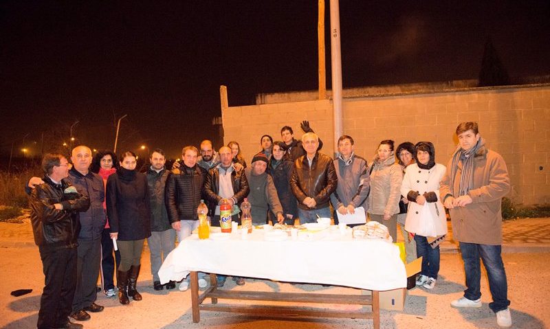 FADERE A ÎMPĂRȚIT SARMALE ROMÂNILOR FĂRĂ ADĂPOST DIN MADRID FADERE A ÎMPĂRȚIT SARMALE ROMÂNILOR FĂRĂ ADĂPOST DIN MADRID
