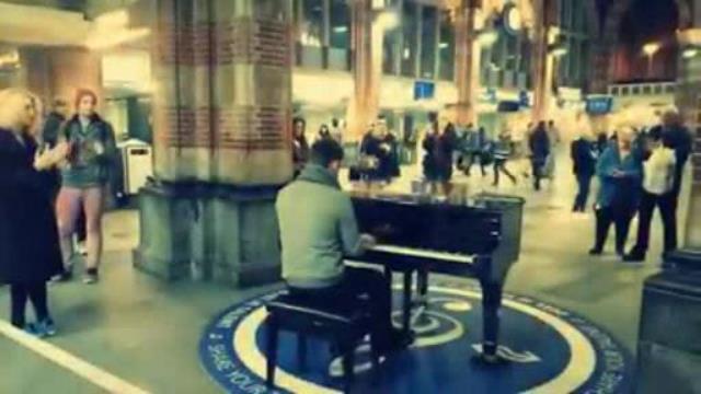 Mâine, Valentin Astănculesei va interpreta, la Palatul Cotroceni, Imnul Naţional