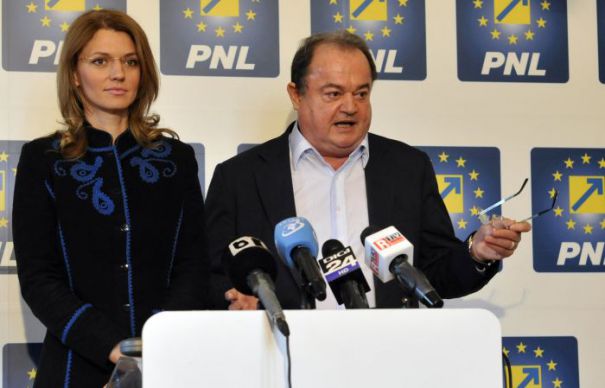 Şedinţa Consiliului Naţional al noului PNL a început la Palatul Parlamentului Şedinţa Consiliului Naţional al noului PNL a început la Palatul Parlamentului