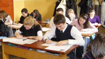 Elevi din fântu Gheorghe suspectaţi de furturi din şcoli