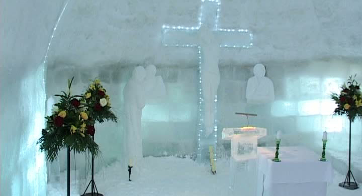 Biserica de gheaţă de la Bâlea Lac va fi sfinţită astăzi Biserica de gheaţă de la Bâlea Lac va fi sfinţită astăzi