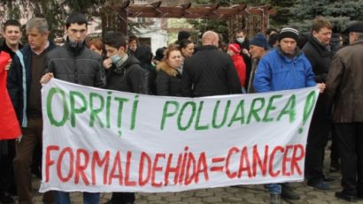 Un nou protest la Sebeş împotriva poluării cu formaldehidă