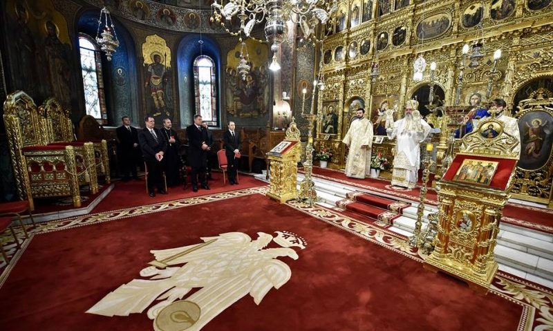 Preşedintele României a luat parte la liturghia de Trei Ierarhi Preşedintele României a luat parte la liturghia de Trei Ierarhi