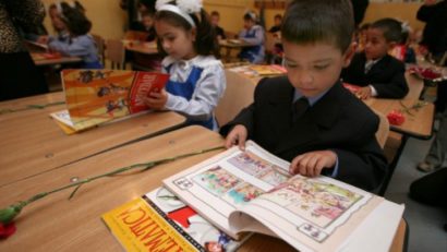 Elevii de clasa întâi vor avea în sfârșit abecedare
