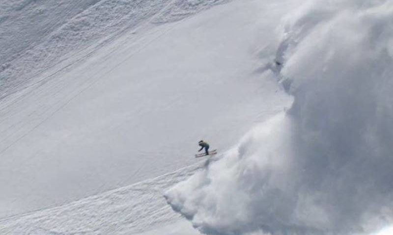 Risc de avalanşe în masivele Bucegi şi Făgăraş până luni seara