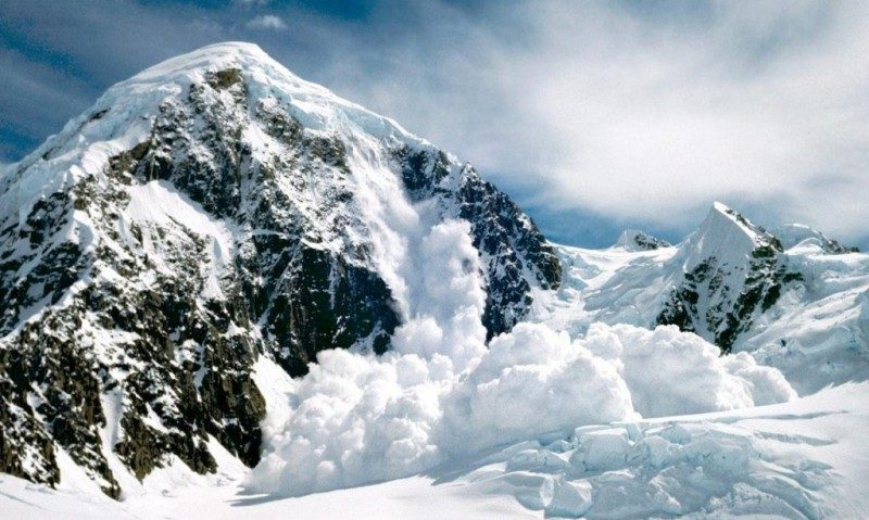 Risc însemnat de avalanşă în munţii Bucegi şi Făgăraş Risc însemnat de avalanşă în munţii Bucegi şi Făgăraş