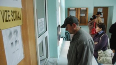 Șomerii își vor putea primi ajutoarele pe carduri bancare