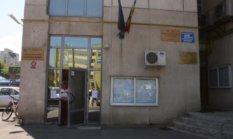 Cozi la Casa Judeţeană de Asigurări de Sănătate Braşov