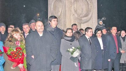 18 cupluri s-au căsătorit în noaptea de Anul Nou la „Poarta Sărutului”
