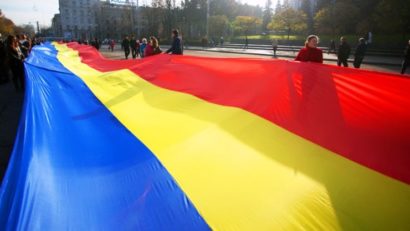 Un drapel tricolor în lungime de 150 de metri a fost purtat sâmbătă pe străzile din Sfântu Gheorghe