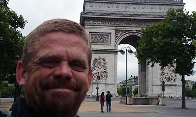 Un cerşetor din Londra acceptă plata cu cardul. Dă şi chitanţă Un cerşetor din Londra acceptă plata cu cardul. Dă şi chitanţă
