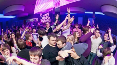 Minorii vor putea intra în cluburi și discoteci doar de mână cu părinții