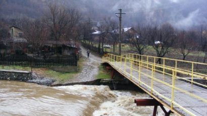 Avertizare cod portocaliu de inundaţii în şapte judeţe