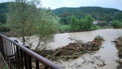 Cod portocaliu de inundaţii pe rîurile Moraviţa, Bârzava şi Jiu