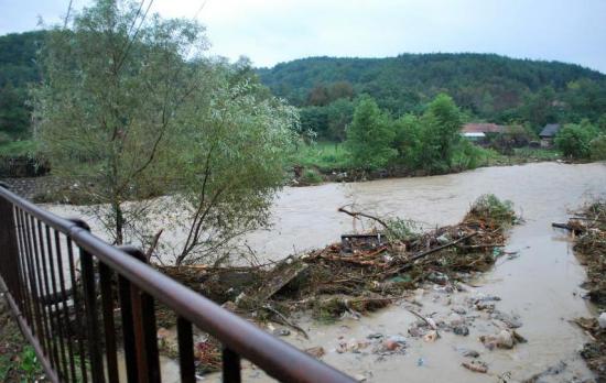 Cod portocaliu de inundaţii pe rîurile Moraviţa, Bârzava şi Jiu Cod portocaliu de inundaţii pe rîurile Moraviţa, Bârzava şi Jiu