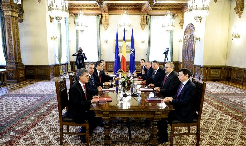 Consultările preşedintelui Klaus Iohannis cu reprezentanţii partidelor parlamentare s-au încheiat Consultările preşedintelui Klaus Iohannis cu reprezentanţii partidelor parlamentare s-au încheiat