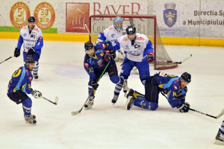 Corona Brașov și SC Miercurea Ciuc, învinse pe teren propriu în Liga MOL! Corona Brașov și SC Miercurea Ciuc, învinse pe teren propriu în Liga MOL!