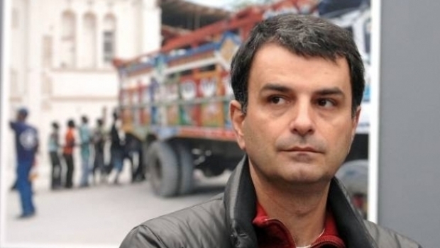 Jurnalistul Lucian Mândruţă îşi lansează mâine cartea la Braşov Jurnalistul Lucian Mândruţă îşi lansează mâine cartea la Braşov