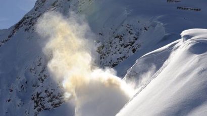 Traseele turistice sunt închise din cauza zăpezii în zona alpină din judeţul Argeş