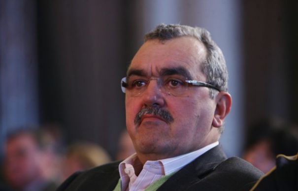 Fostul ministru al transporturilor Miron Mitrea a fost audiat în dosarul de corupţie privind lucrările de construcţie făcute la locuinţa mamei sale Fostul ministru al transporturilor Miron Mitrea a fost audiat în dosarul de corupţie privind lucrările de construcţie făcute la locuinţa mamei sale