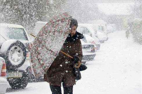 Meteorologii au emis, azi, o nouă informare meteo de viscol, ninsori şi polei, valabilă în toată ţara începând de mâine dimineaţă Meteorologii au emis, azi, o nouă informare meteo de viscol, ninsori şi polei, valabilă în toată ţara începând de mâine dimineaţă