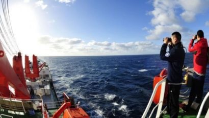 Zborul AirAsia QZ8501 – operaţiunile de căutare vor continua sub apă