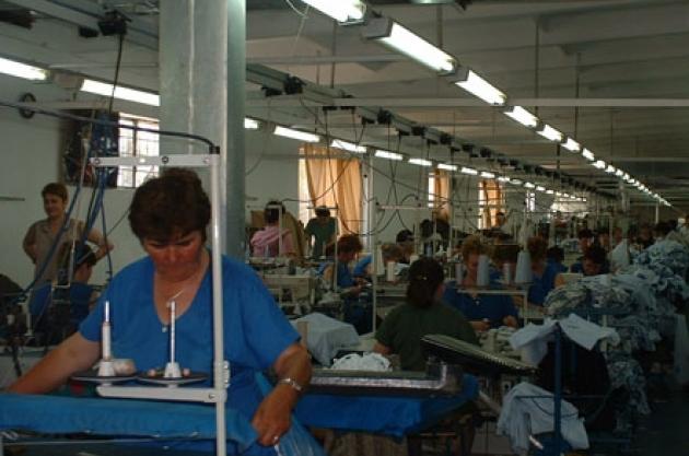 Aproape jumătate dintre locurile de muncă vacante din judeţul Harghita sunt în industria textilă Aproape jumătate dintre locurile de muncă vacante din judeţul Harghita sunt în industria textilă