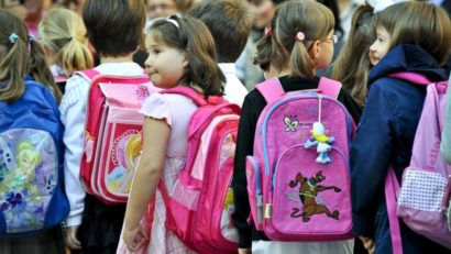 Copiii brașoveni din clasa pregătitoare vor primi, la toamnă, „Primul ghiozdan”