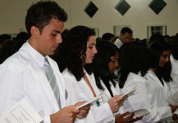 Începând cu acest an rezidenţiatul va fi organizat de ministerul Educaţiei şi nu de ministerul Sănătăţii ca până acum Începând cu acest an rezidenţiatul va fi organizat de ministerul Educaţiei şi nu de ministerul Sănătăţii ca până acum