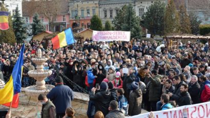 Peste 2.000 de persoane la mitingul de protest împotriva poluării cu folmardehidă din Sebeş