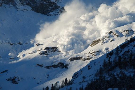 Se menţine riscul de avalanşe în masivele Bucegi şi Făgăraş Se menţine riscul de avalanşe în masivele Bucegi şi Făgăraş