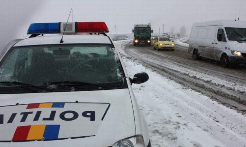 Conducător auto fără permis urmărit de poliţişti în trafic Conducător auto fără permis urmărit de poliţişti în trafic
