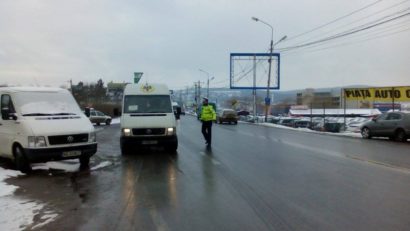 Maşinile care transportă mărfuri şi persoane verificate de polţiştii mureşeni