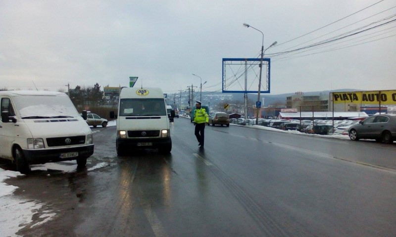 Maşinile care transportă mărfuri şi persoane verificate de polţiştii mureşeni Maşinile care transportă mărfuri şi persoane verificate de polţiştii mureşeni