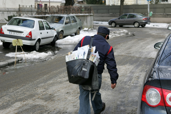 Poștaș atacat de trei minori brașoveni Poștaș atacat de trei minori brașoveni