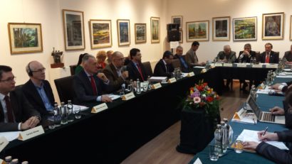Peste 30 de persoane au participat astăzi, la Tîrgu-Mureș, la o dezbatere despre protecția minorităților