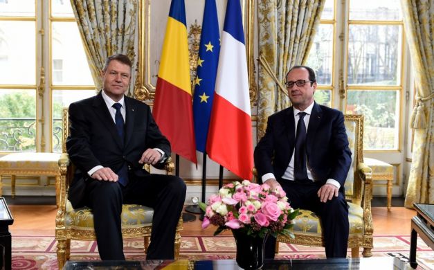 Preşedintele Klaus Iohannis se află într-o vizită oficială în Franţa, unde a fost primit de omologul său de la Paris, Francois Hollande Preşedintele Klaus Iohannis se află într-o vizită oficială în Franţa, unde a fost primit de omologul său de la Paris, Francois Hollande