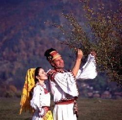 Pe cărarea dorului cu Andrei Romanică Pe cărarea dorului cu Andrei Romanică