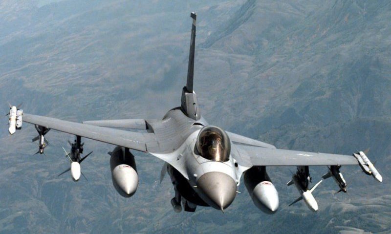 Primele avioane F 16 vor sosi în România la sfârşitul anului viitor Primele avioane F 16 vor sosi în România la sfârşitul anului viitor
