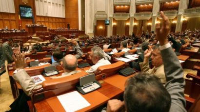 Senatorii din comisiile de specialitate au votat în unanimitate pentru eliminarea impozitării cu 10 la sută a concediilor medicale