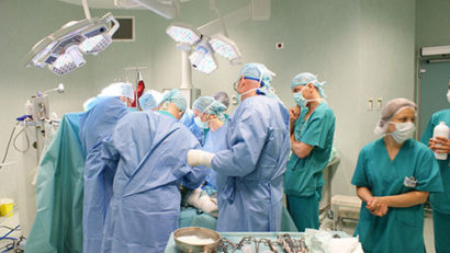 Primul anevrism cerebral tratat prin implantarea unui dispozitiv modern